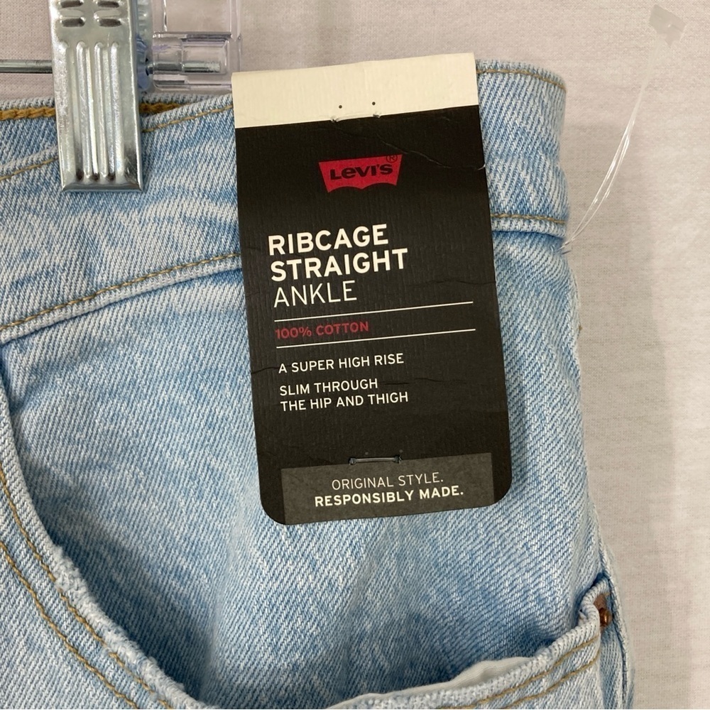Levi's Light Wash Distressed Women’s Jeans - Picture 10 of 13